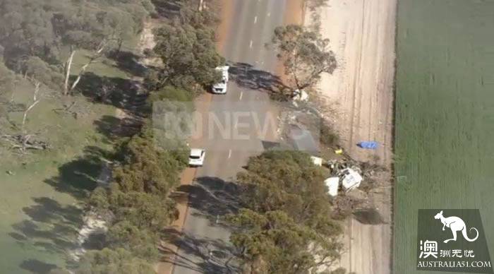 There was a tragedy in the countryside of Western Australia. In the middle of the night, the car stopped without oil and was rear-ended by a rear-end collision. The mother and son died tragically.