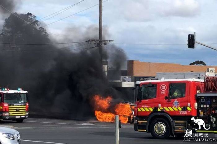 Melbourne car burns in the street, the driver dies
