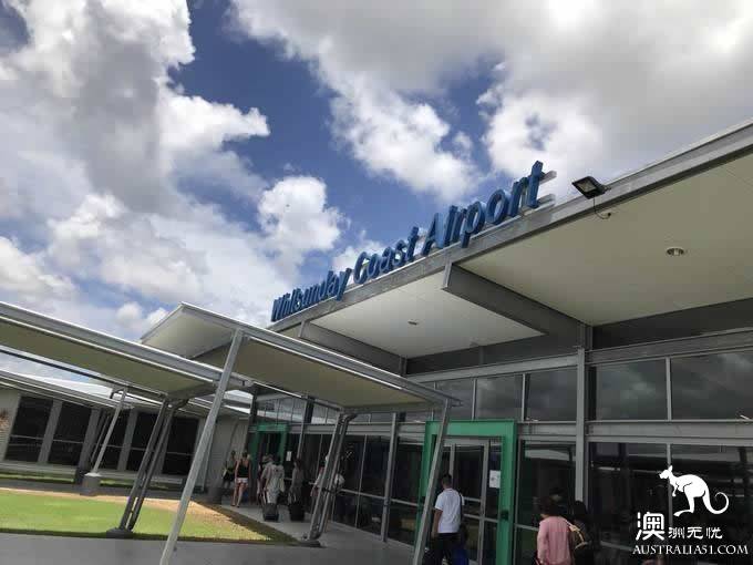 How many airports does Airlie Beach have? How far is it to downtown? Airlie Beach airport shuttle traffic strategy.