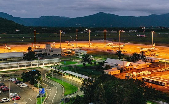 How many airports does Keynes have? How far is it to downtown? Keynes airport shuttle traffic introduction