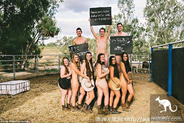 The students at a university in Kunzhou took naked graduation photos, but the story behind them moved the editor to tears.