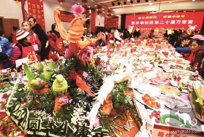 Who says the New Year has no flavor? More than 40,000 families in Wuhan's Baibuting community dine together