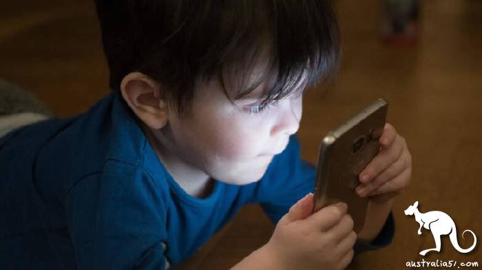 Babies sitting in front of a screen are more at risk of autism