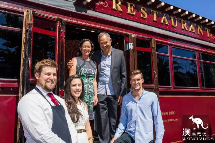 Good news! The Melbourne tram restaurant has come back to life, and it's time to see the scenery by the side of the meal.