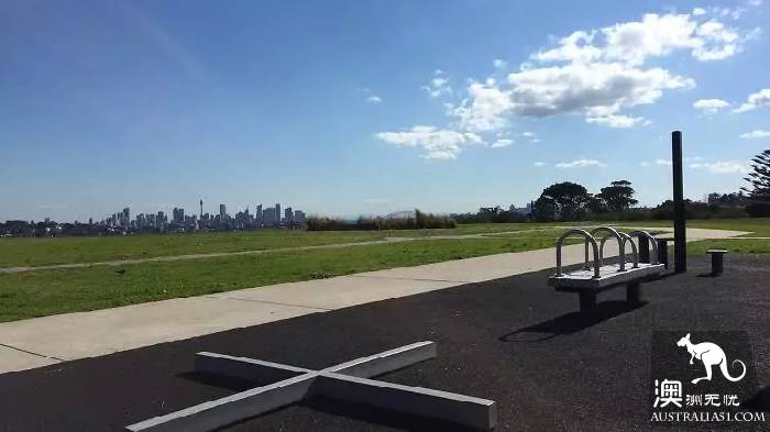Sydney is the best place to go for a walk in 10 parks. Check in one by one on that sunny day.