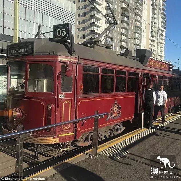 Good news! The Melbourne tram restaurant has come back to life, and it's time to see the scenery by the side of the meal.