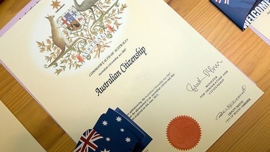 So many Chinese have taken Australia's permanent residence, why do they not want to become naturalized or return to China?