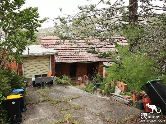Is it reasonable to buy the worst house in the best part of the world?