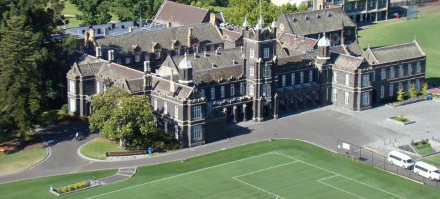 Do you really know the education system? Public school, or private school? How old is school? How to take the elite school?