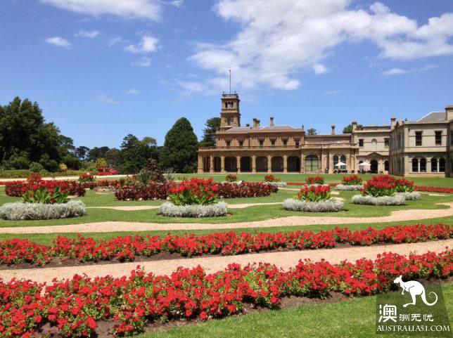 It's officially in the spring! It's a great place to stay in Melbourne. Pick up a card!