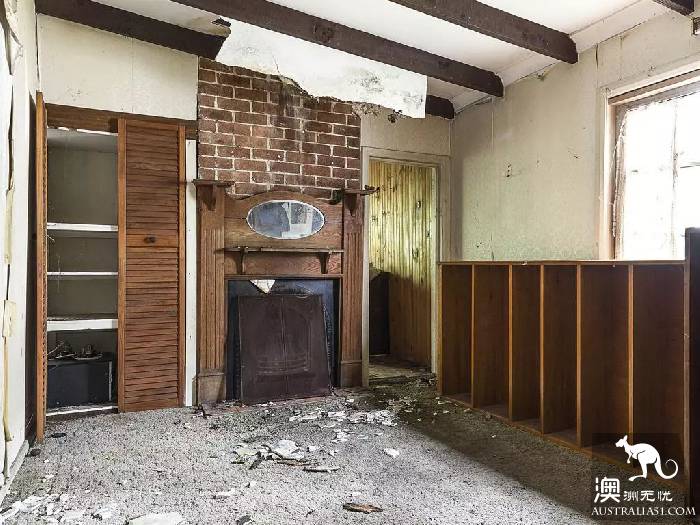 Is it reasonable to buy the worst house in the best part of the world?