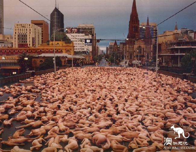 Soon! 4000 naked men and women gather in Melbourne to take pictures of fruit. Wu is full of meat.