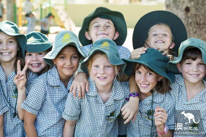 So many Chinese have taken Australia's permanent residence, why do they not want to become naturalized or return to China?