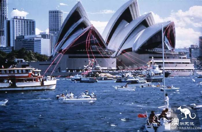 Sydney Opera House is 45 years old! It is now a typical Australian architecture, and it has all gone through this.