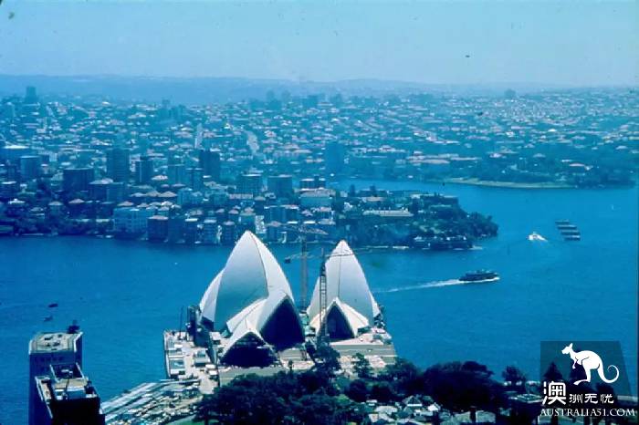 Sydney Opera House is 45 years old! It is now a typical Australian architecture, and it has all gone through this.