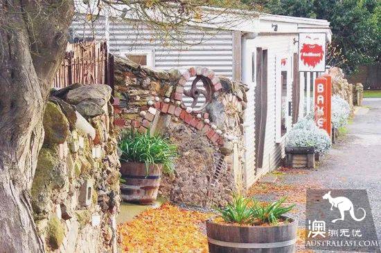 Mei cried! This retro town near Melbourne, Daylesford, takes you through to the 19th century in a second.
