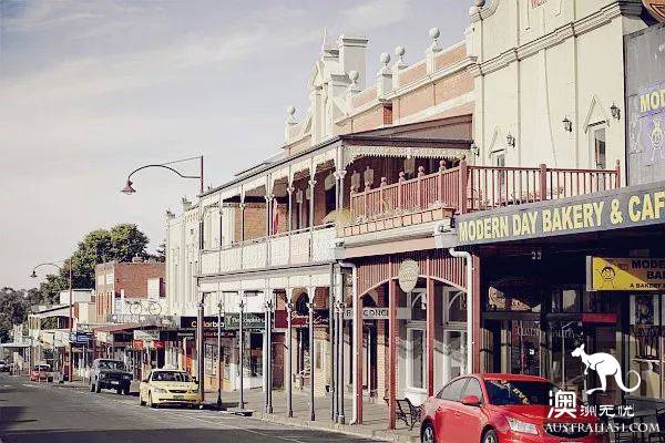 Mei cried! This retro town near Melbourne, Daylesford, takes you through to the 19th century in a second.