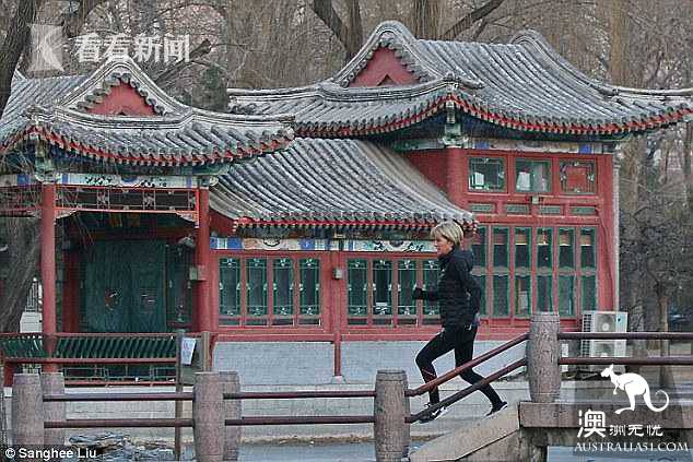 The former Australian foreign minister claimed to have left all the Chinese bodyguards behind in the morning run