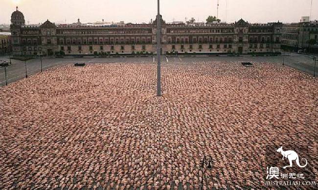 Soon! 4000 naked men and women gather in Melbourne to take pictures of fruit. Wu is full of meat.
