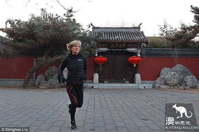 The former Australian foreign minister claimed to have left all the Chinese bodyguards behind in the morning run
