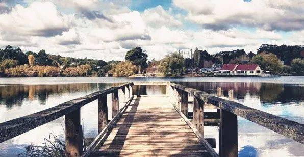 Mei cried! This retro town near Melbourne, Daylesford, takes you through to the 19th century in a second.