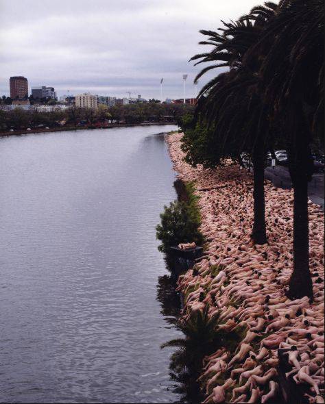 Soon! 4000 naked men and women gather in Melbourne to take pictures of fruit. Wu is full of meat.