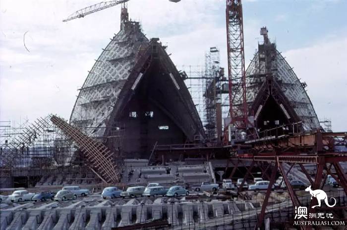 Sydney Opera House is 45 years old! It is now a typical Australian architecture, and it has all gone through this.