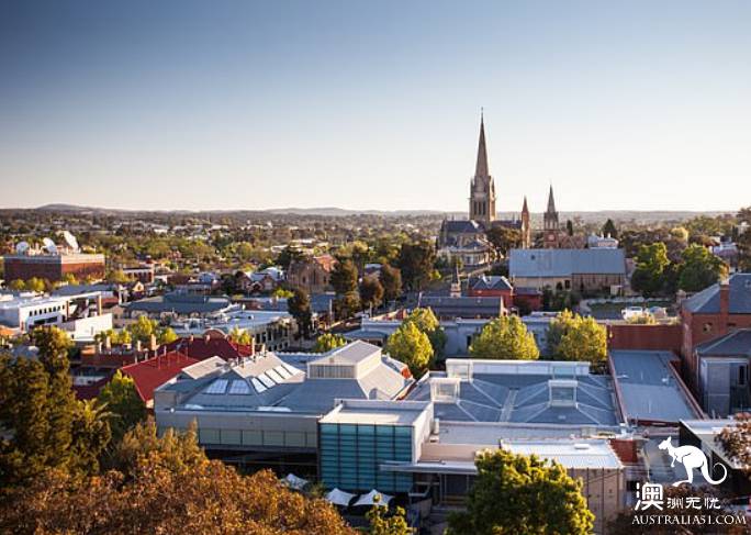 Bendigo, a small town in Australia, actively accepts immigrants and harmoniously integrates them for development.