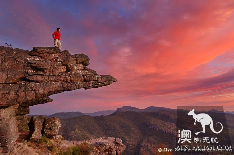A guide shows you through (Grampians National Park), Grand Pin National Park, Victoria.
