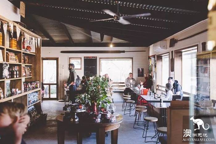 Mei cried! This retro town near Melbourne, Daylesford, takes you through to the 19th century in a second.