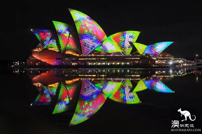 Sydney Opera House is 45 years old! It is now a typical Australian architecture, and it has all gone through this.