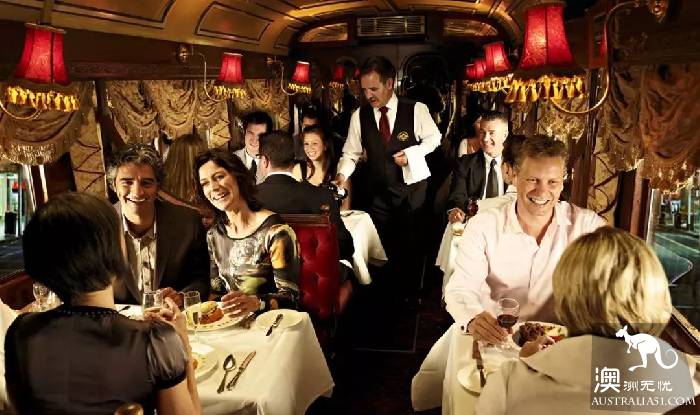 Good news! The Melbourne tram restaurant has come back to life, and it's time to see the scenery by the side of the meal.