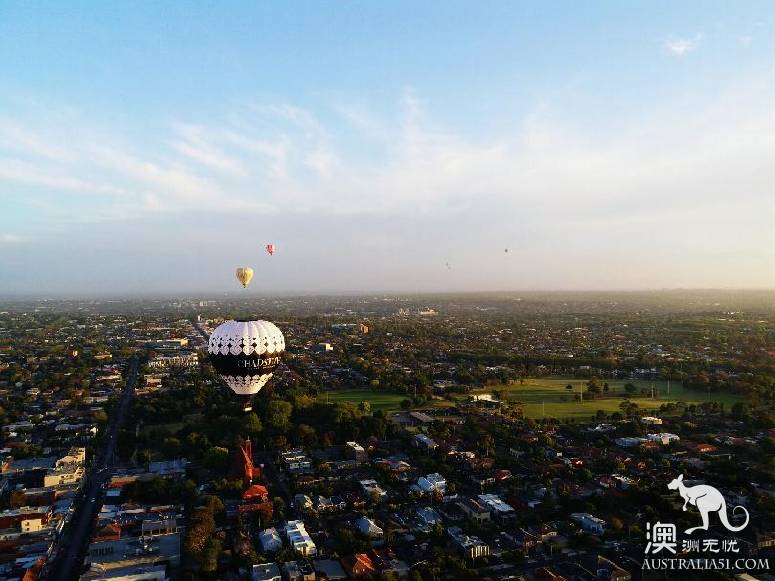 Melbourne hot air balloon trip, watching Melbourne's awakening on the hot air balloon