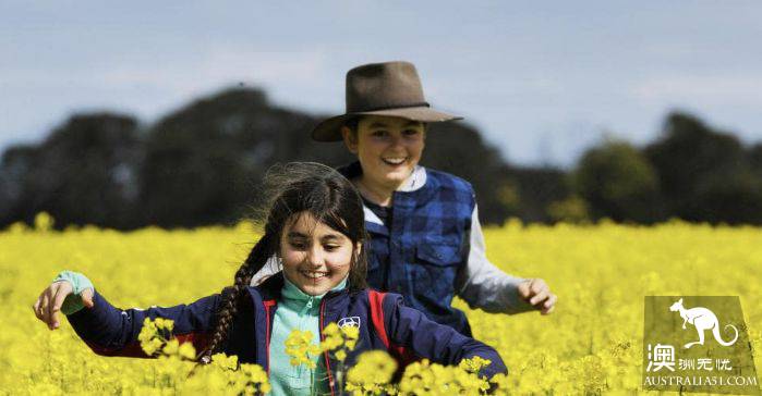 It's officially in the spring! It's a great place to stay in Melbourne. Pick up a card!