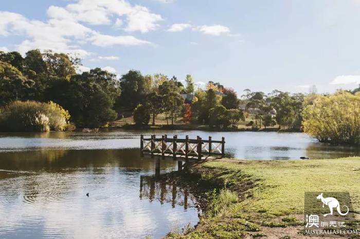 Mei cried! This retro town near Melbourne, Daylesford, takes you through to the 19th century in a second.