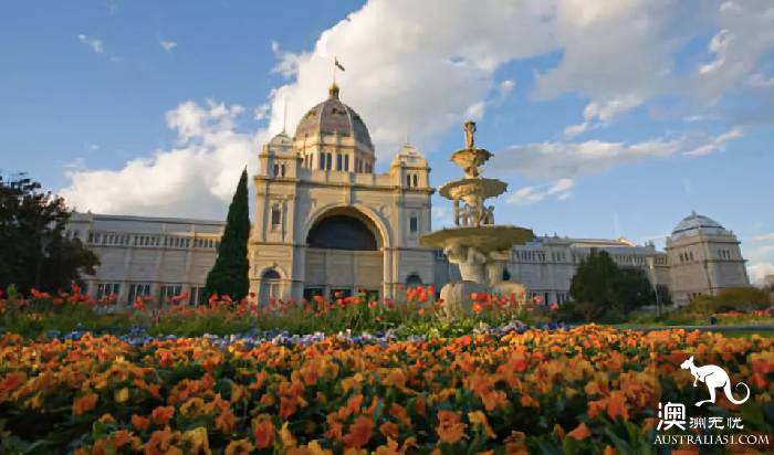 It's officially in the spring! It's a great place to stay in Melbourne. Pick up a card!