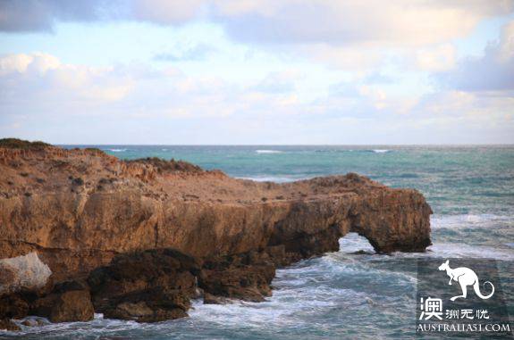 Robe, the nearest lobster town to Adelaide, eats delicious lobster and runs into ruins.