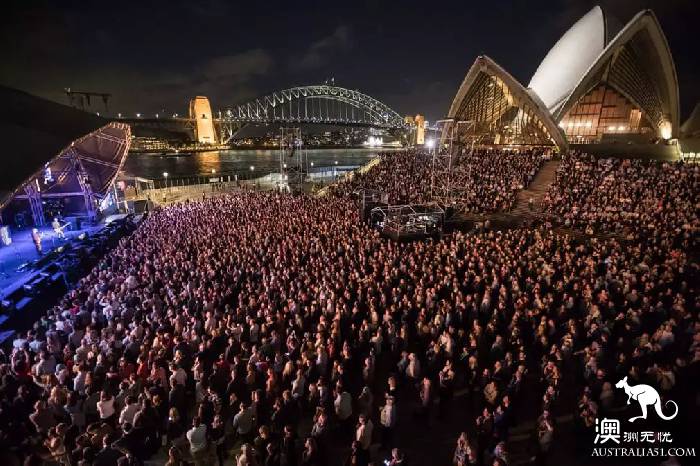 Sydney Opera House is 45 years old! It is now a typical Australian architecture, and it has all gone through this.
