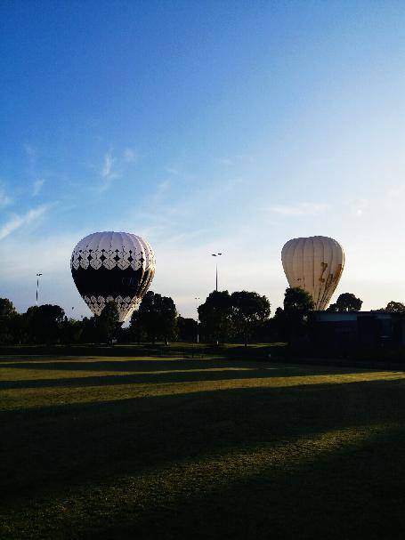 Melbourne hot air balloon trip, watching Melbourne's awakening on the hot air balloon