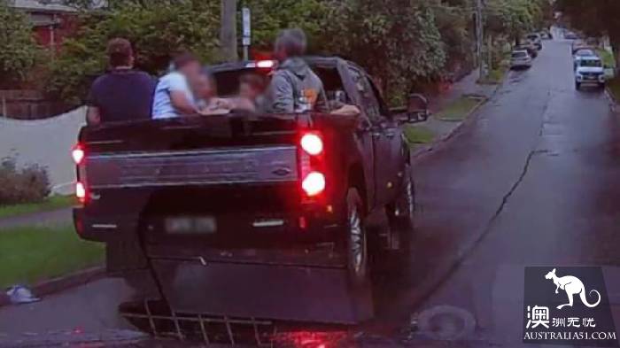 Speechless, Melbourne 5-seat cars crowded into 18 people, drivers drunk driving
