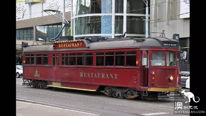 Good news! The Melbourne tram restaurant has come back to life, and it's time to see the scenery by the side of the meal.