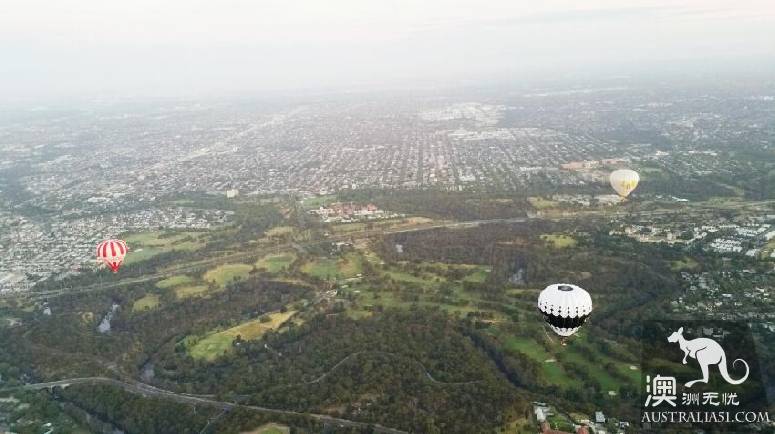 Melbourne hot air balloon trip, watching Melbourne's awakening on the hot air balloon