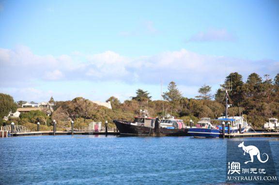 Robe, the nearest lobster town to Adelaide, eats delicious lobster and runs into ruins.
