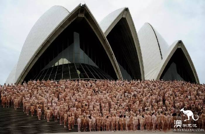 Sydney Opera House is 45 years old! It is now a typical Australian architecture, and it has all gone through this.