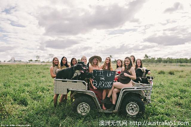 The students at a university in Kunzhou took naked graduation photos, but the story behind them moved the editor to tears.