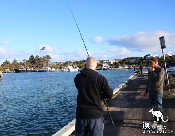 Robe, the nearest lobster town to Adelaide, eats delicious lobster and runs into ruins.