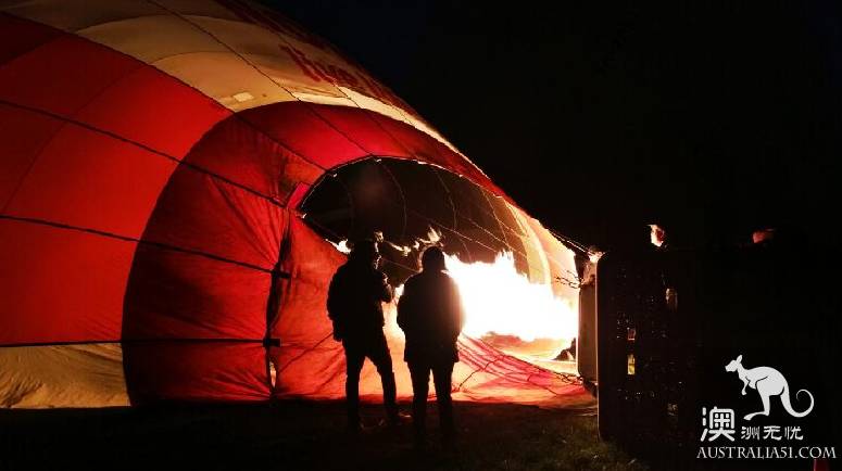 Melbourne hot air balloon trip, watching Melbourne's awakening on the hot air balloon