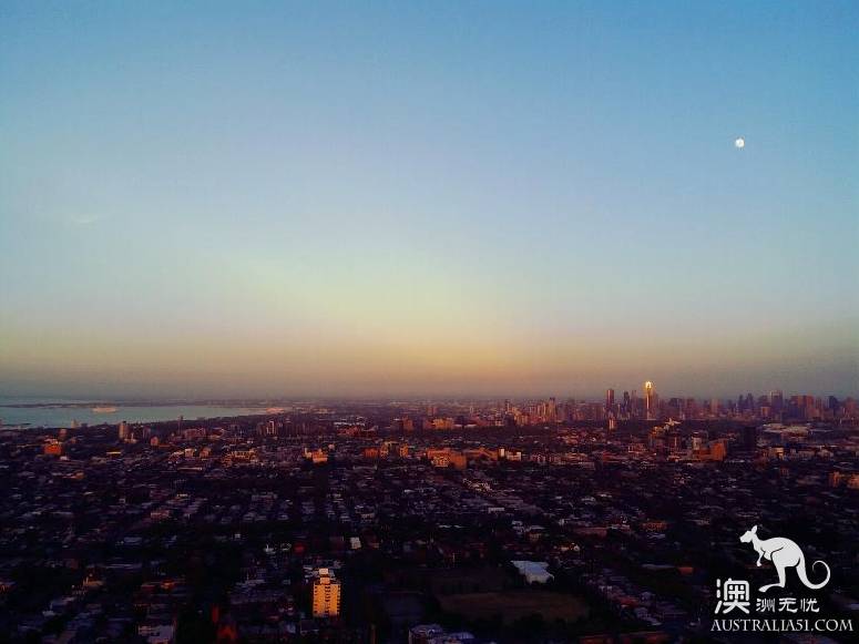 Melbourne hot air balloon trip, watching Melbourne's awakening on the hot air balloon