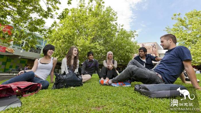 Australia cracking down on immigration fraud, tens of thousands of foreign students have been cancelled visas