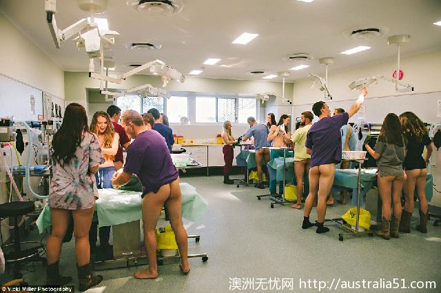 The students at a university in Kunzhou took naked graduation photos, but the story behind them moved the editor to tears.